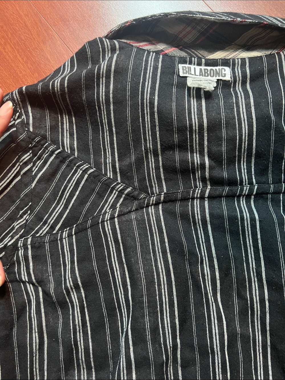 Billabong Black Striped Shirt with Red Plaid Detail reversible size L Women’s - Picture 12 of 12